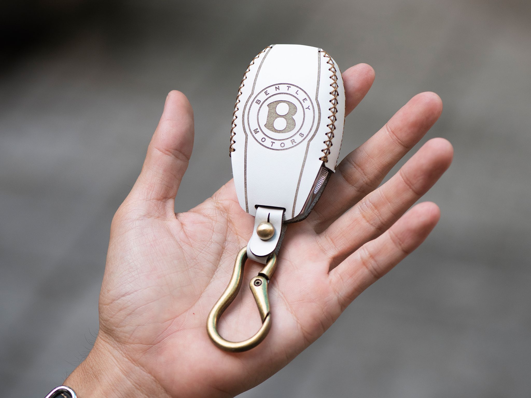 Bentley Bentayga - Bao da chìa khóa (móc carabiner)
