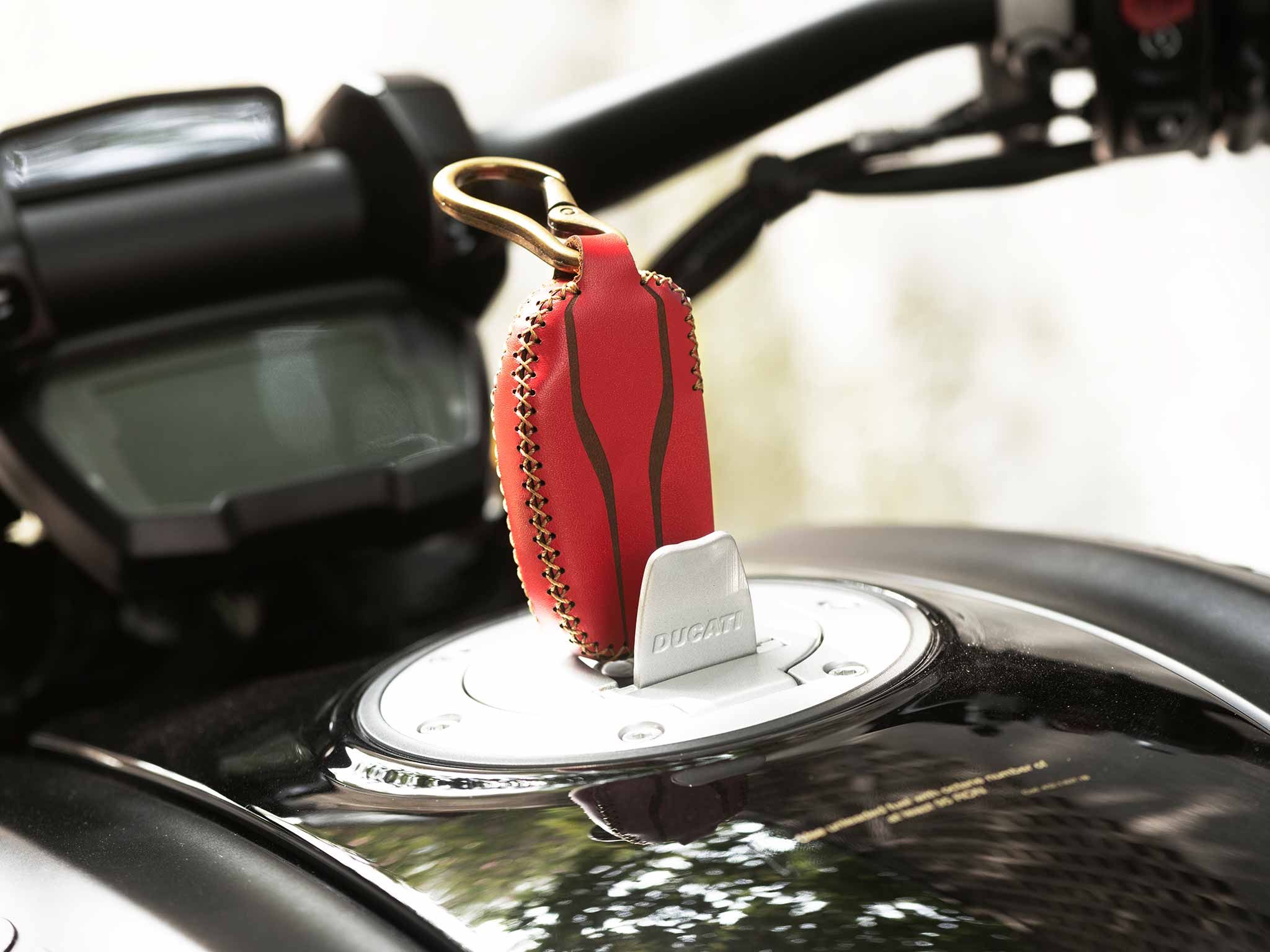 Ducati Diavel 1260S - Bao da chìa khóa (móc carabiner)
