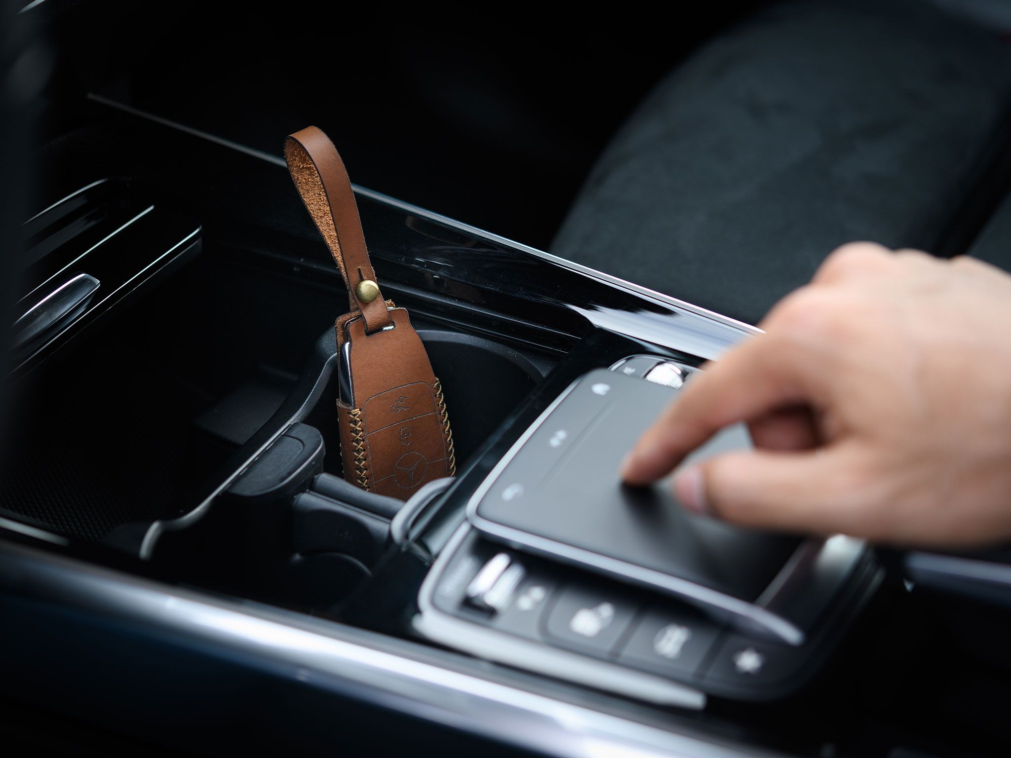 Mercedes GLC 200 - Bao da chìa khóa (Móc dây da) 