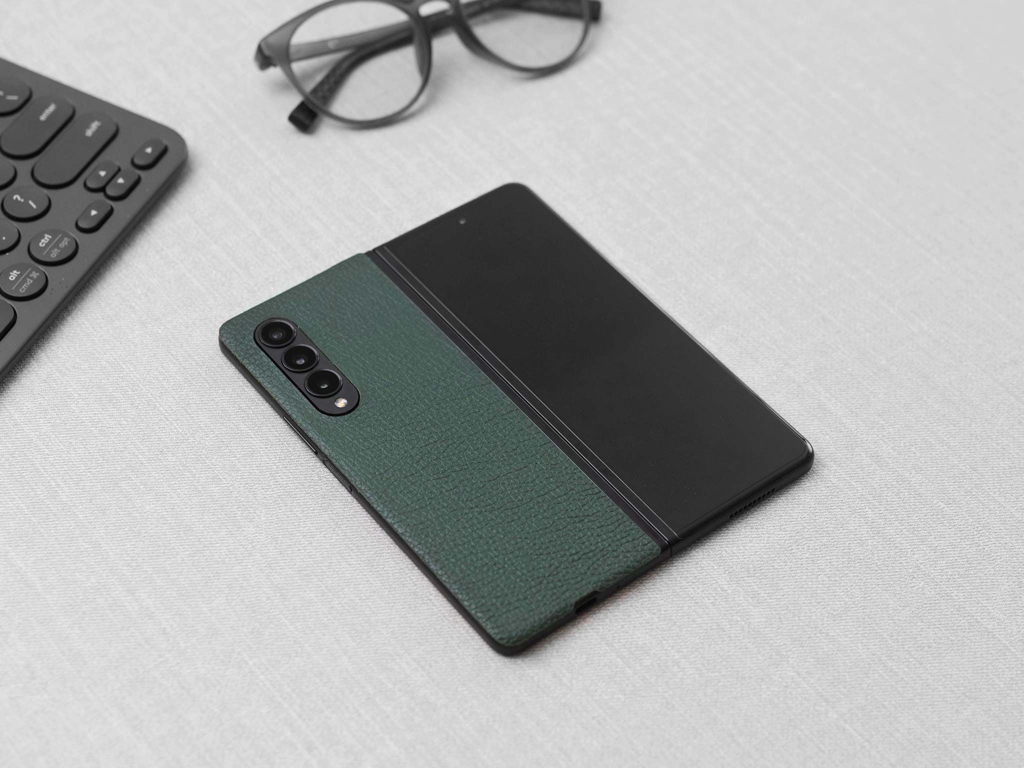 Samsung Galaxy Z Fold3 - Dán da điện thoại