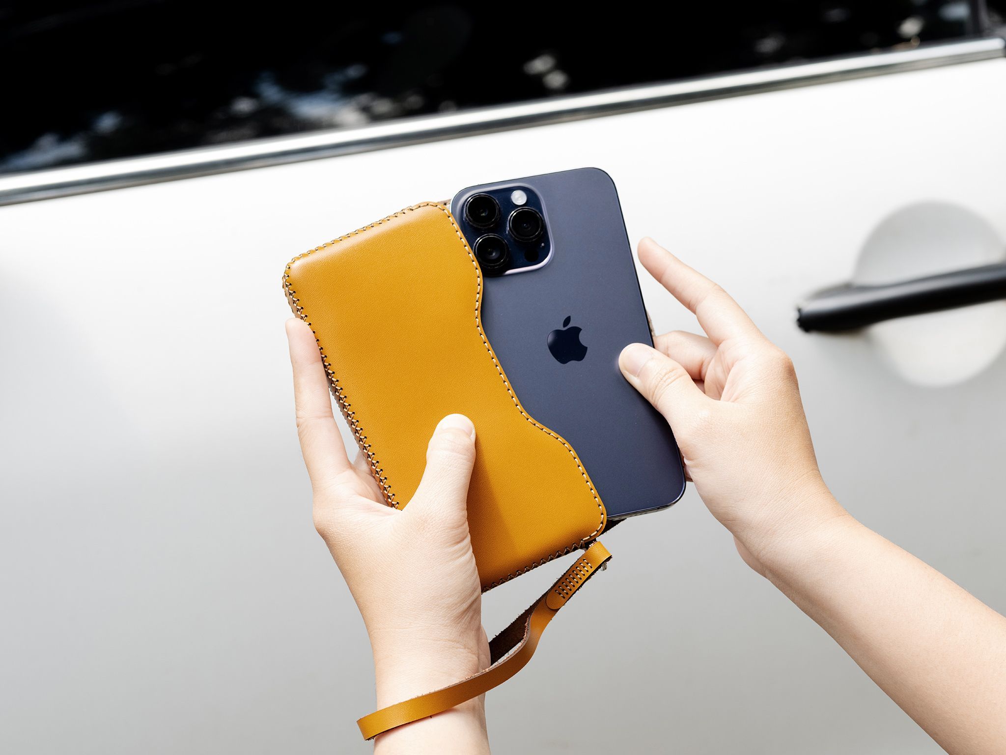 iPhone 16 Series – Ví da điện thoại