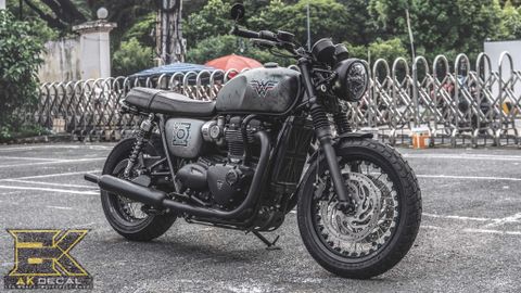 TRIUMPH THRUXTON - 001