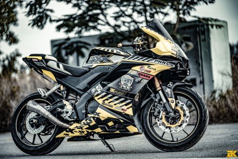 YAMAHA R15 - 001