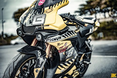 YAMAHA R15 - 001