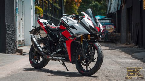 HONDA CBR 150R - 01