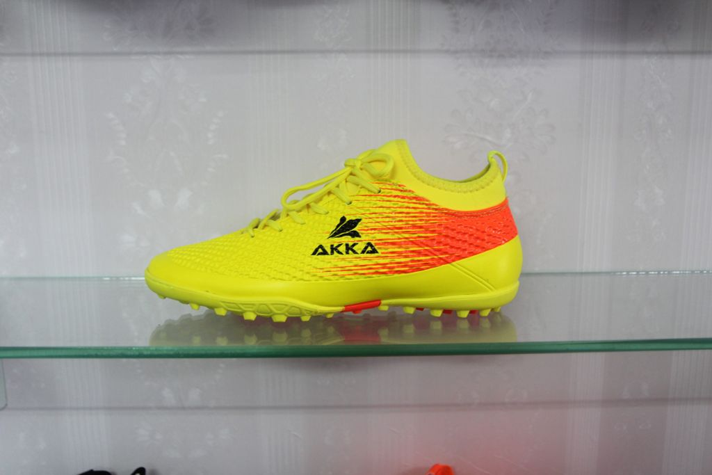 Giày bóng đá sân cỏ nhân tạo AKKA CONTROL 2 tf màu vàng