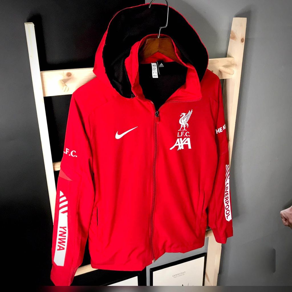 Áo khoác bóng đá Liverpool 2020- 2021 màu đỏ vải dù