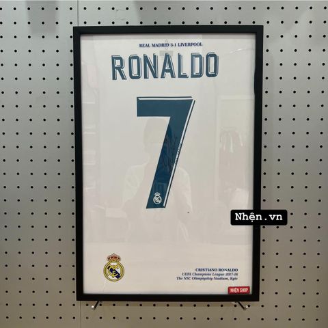 KHUNG ẢNH LỒNG ÁO REAL 17/18 NAME RONALDO SỐ 7 ( CHỮ KÝ)