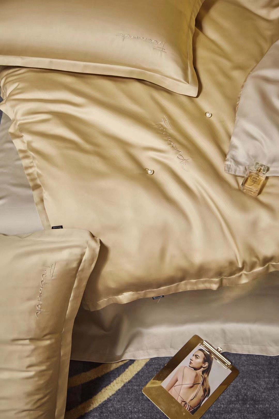 Bộ Chăn Ga Tencel 80S Freemonde Phối Vàng - Kem