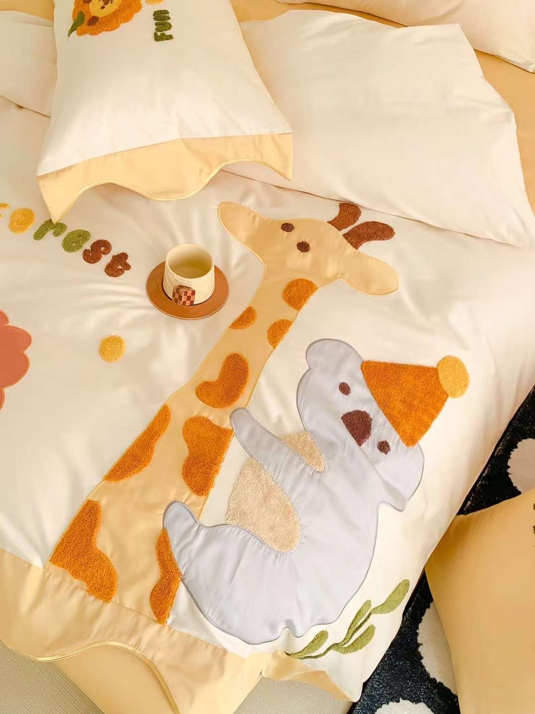 Bộ Chăn Ga Lụa Satin 100s Cho Bé - Sư Tử Vàng