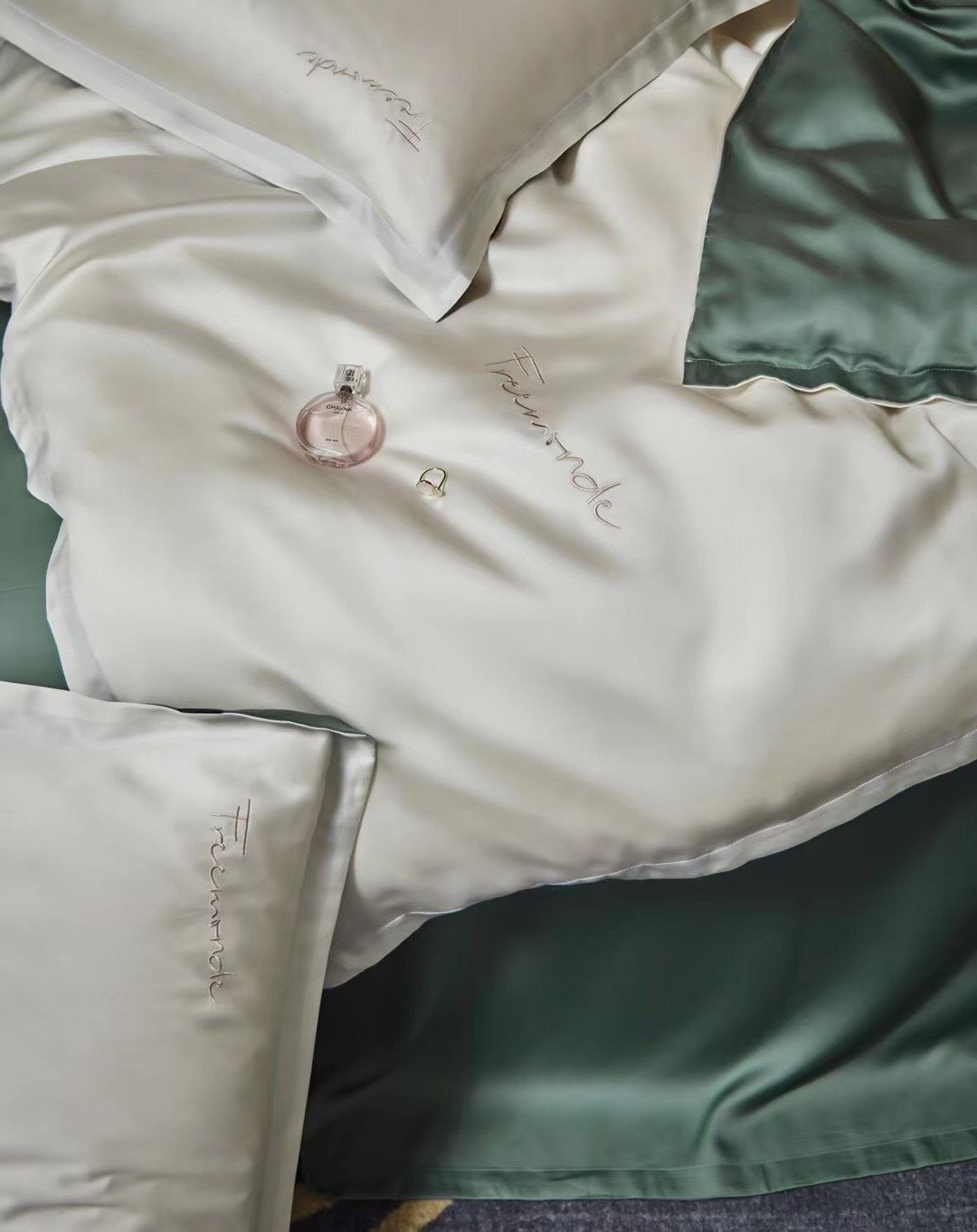 Bộ Chăn Ga Tencel 80S Freemonde Phối Trắng - Xanh