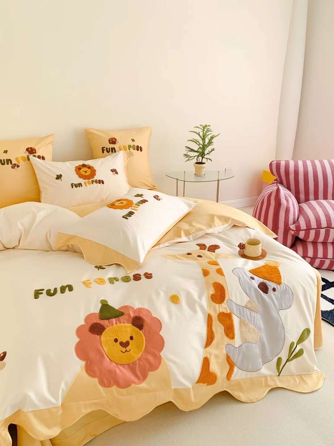 Bộ Chăn Ga Lụa Satin 100s Cho Bé - Sư Tử Vàng