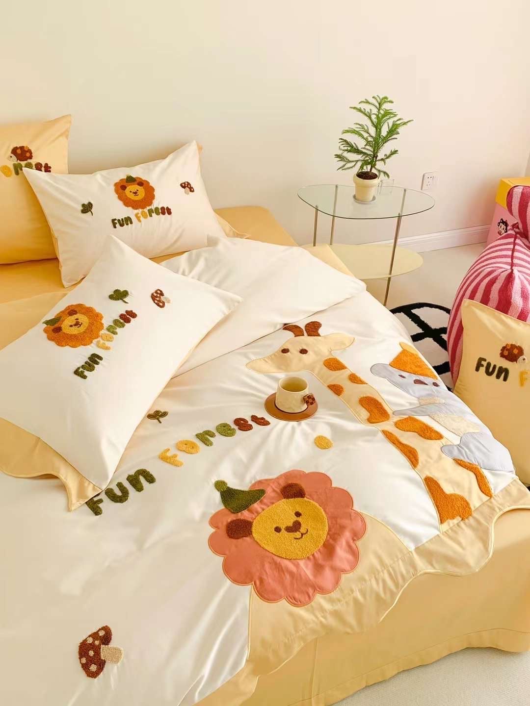 Bộ Chăn Ga Lụa Satin 100s Cho Bé - Sư Tử Vàng