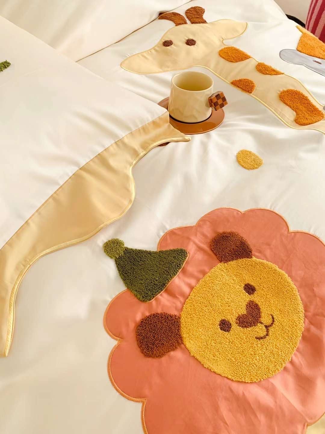 Bộ Chăn Ga Lụa Satin 100s Cho Bé - Sư Tử Vàng
