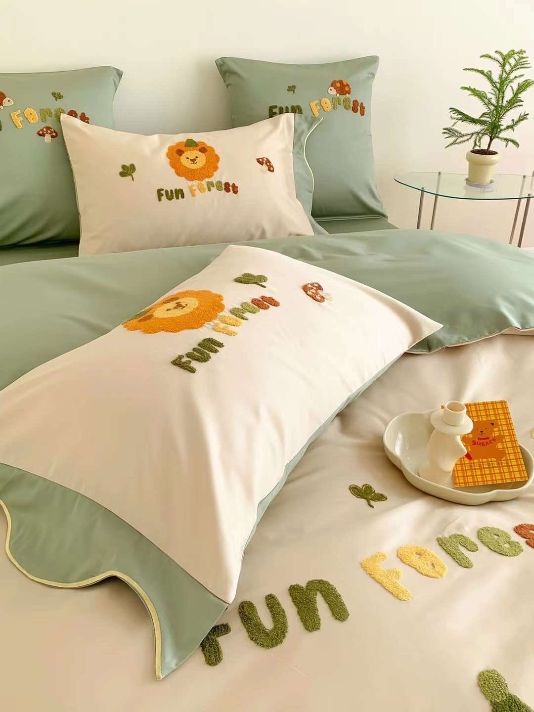 Bộ Chăn Ga Lụa Satin 100s Cho Bé - Sư Tử Xanh