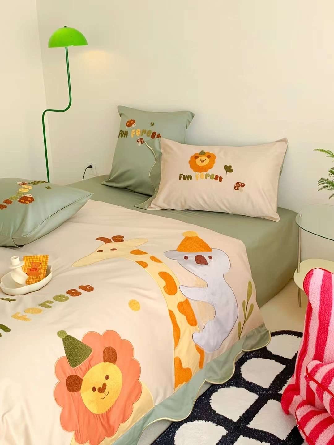 Bộ Chăn Ga Lụa Satin 100s Cho Bé - Sư Tử Xanh