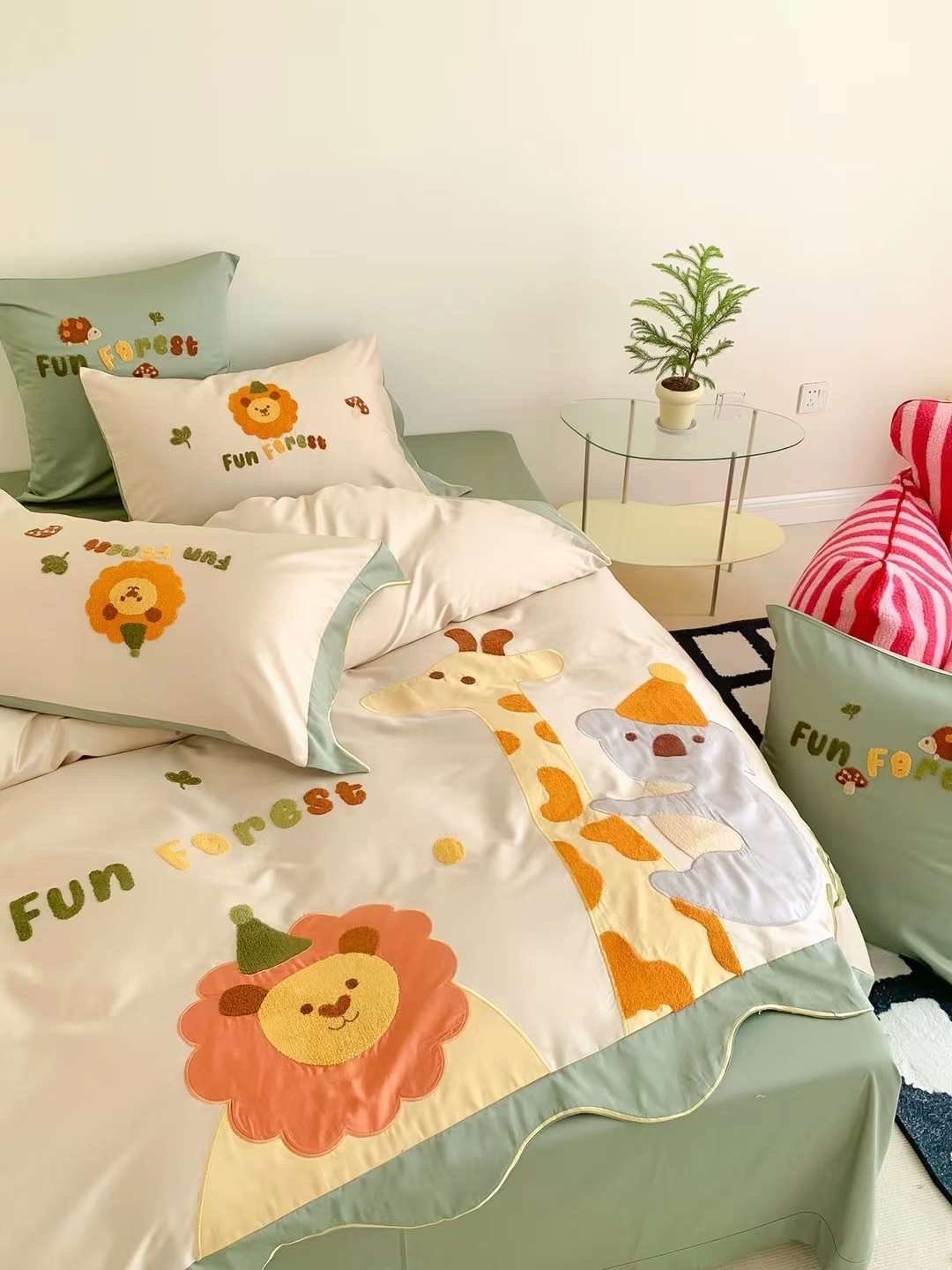 Bộ Chăn Ga Lụa Satin 100s Cho Bé - Sư Tử Xanh