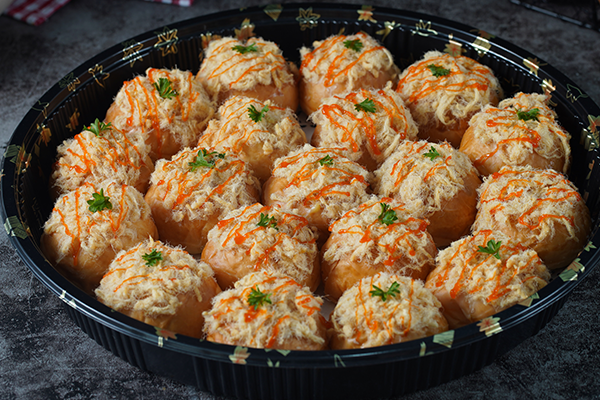 Bánh mì mặn xúc xích chà bông (20 bánh/khay)