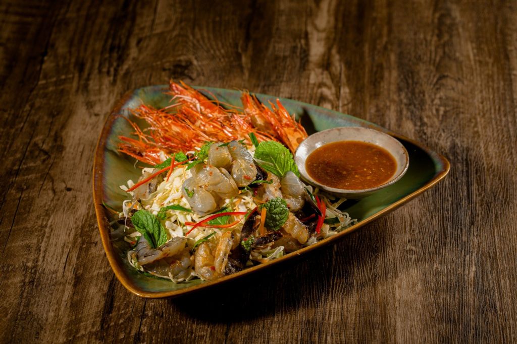 Gỏi tôm khỏa thân tắm mắm chanh