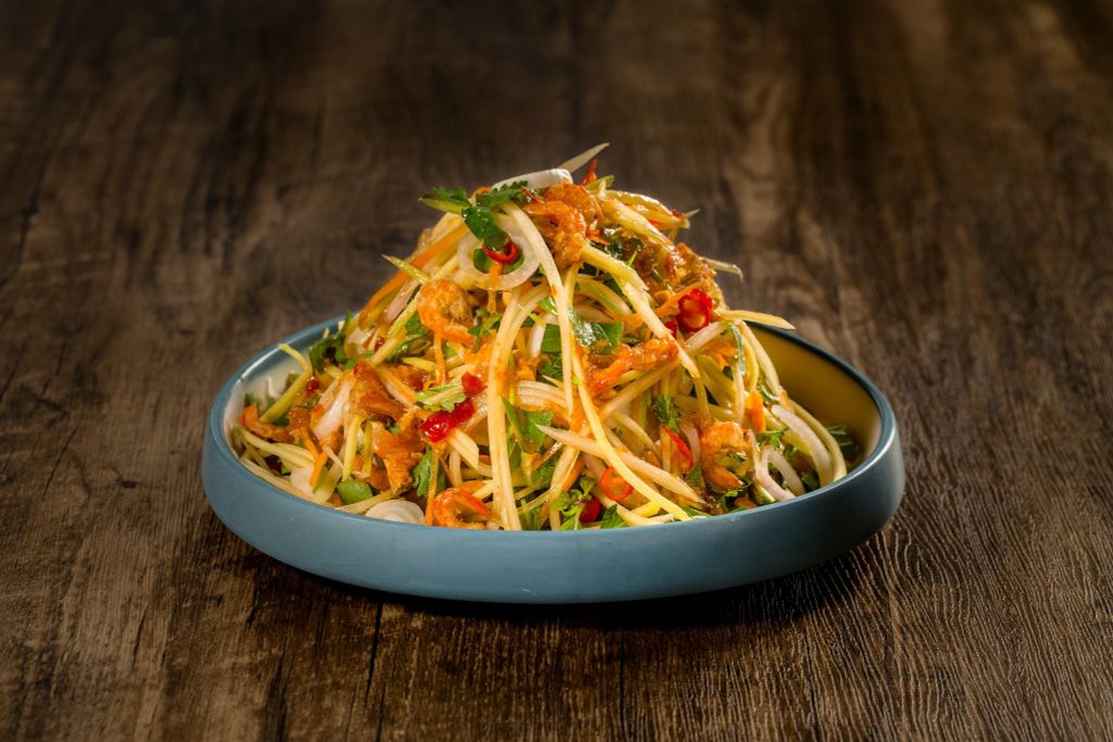 Gỏi đu đủ xoài dầm tôm khô