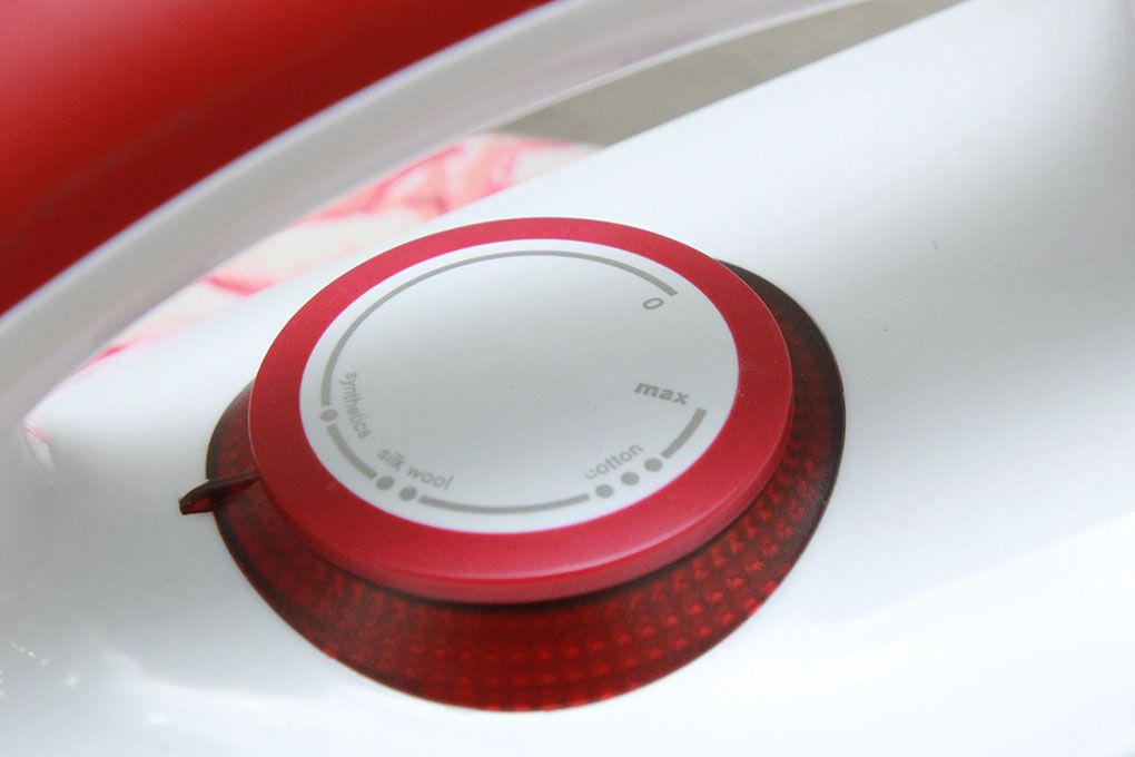 EDI1004 - Bàn Ủi Khô Electrolux 1300W - Đỏ