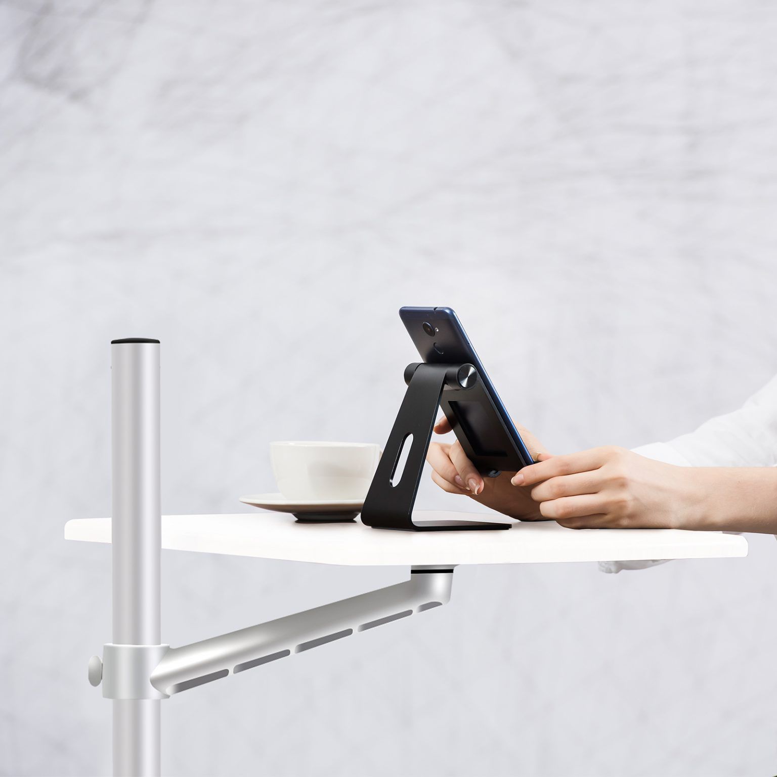 Bàn đứng để Laptop và tablet Floor Stand đa năng có thể điều chỉnh chiều cao - UP-8T