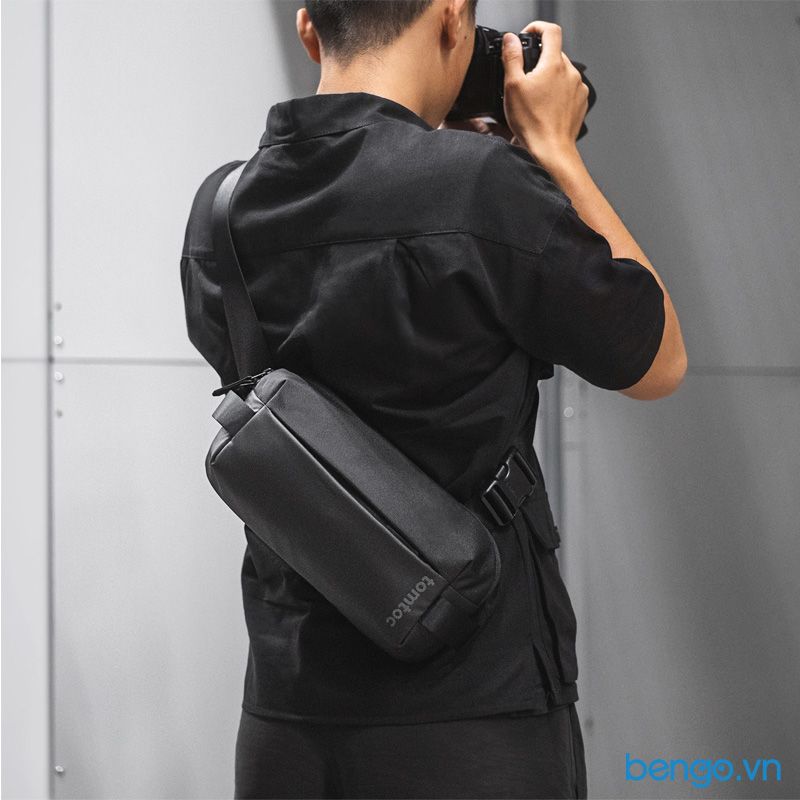 Túi Đeo Chéo TOMTOC (USA) Lightweight Codura Sling Bag Black - H02-A04D
