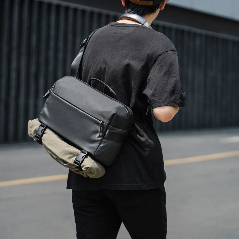 TÚI ĐEO VAI TOMTOC (USA) URBAN CODURA SLING BAG TRAVEL & WORK 13.3-14.2″ H02-C04D01