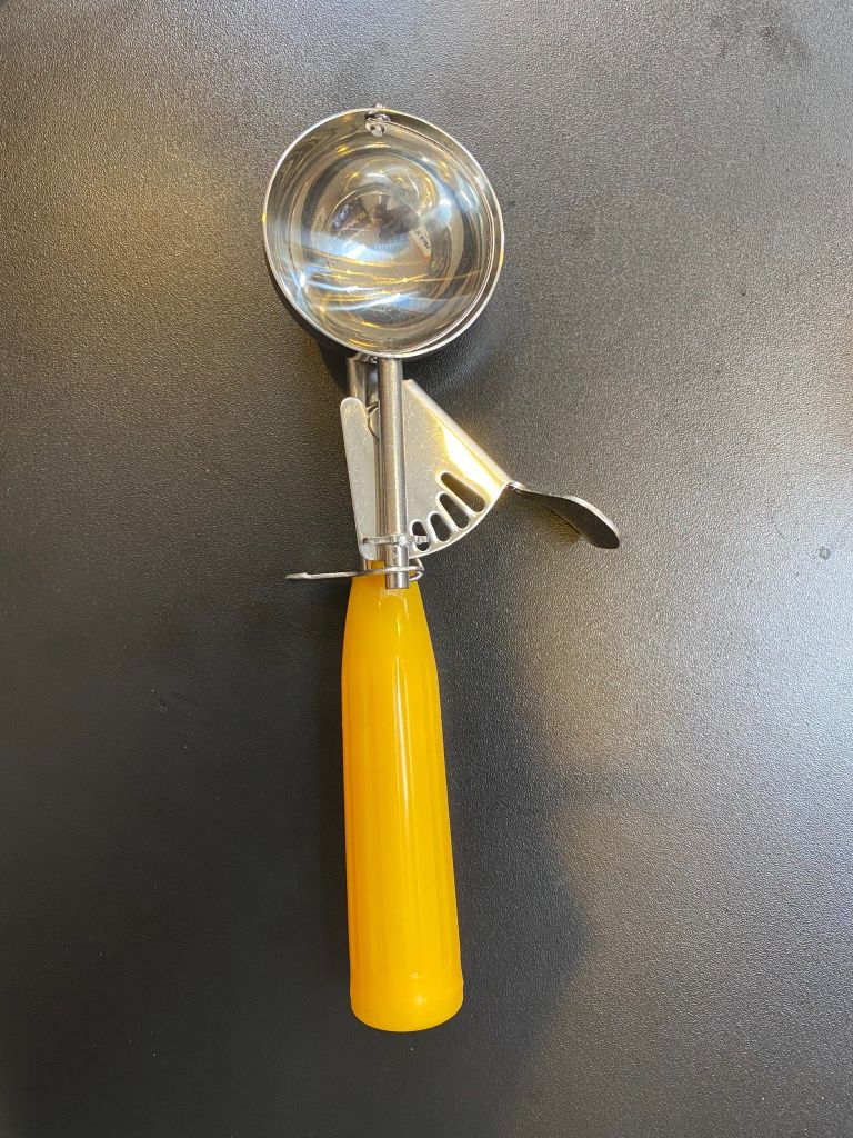 Múc kem INOX cán màu 20 cm