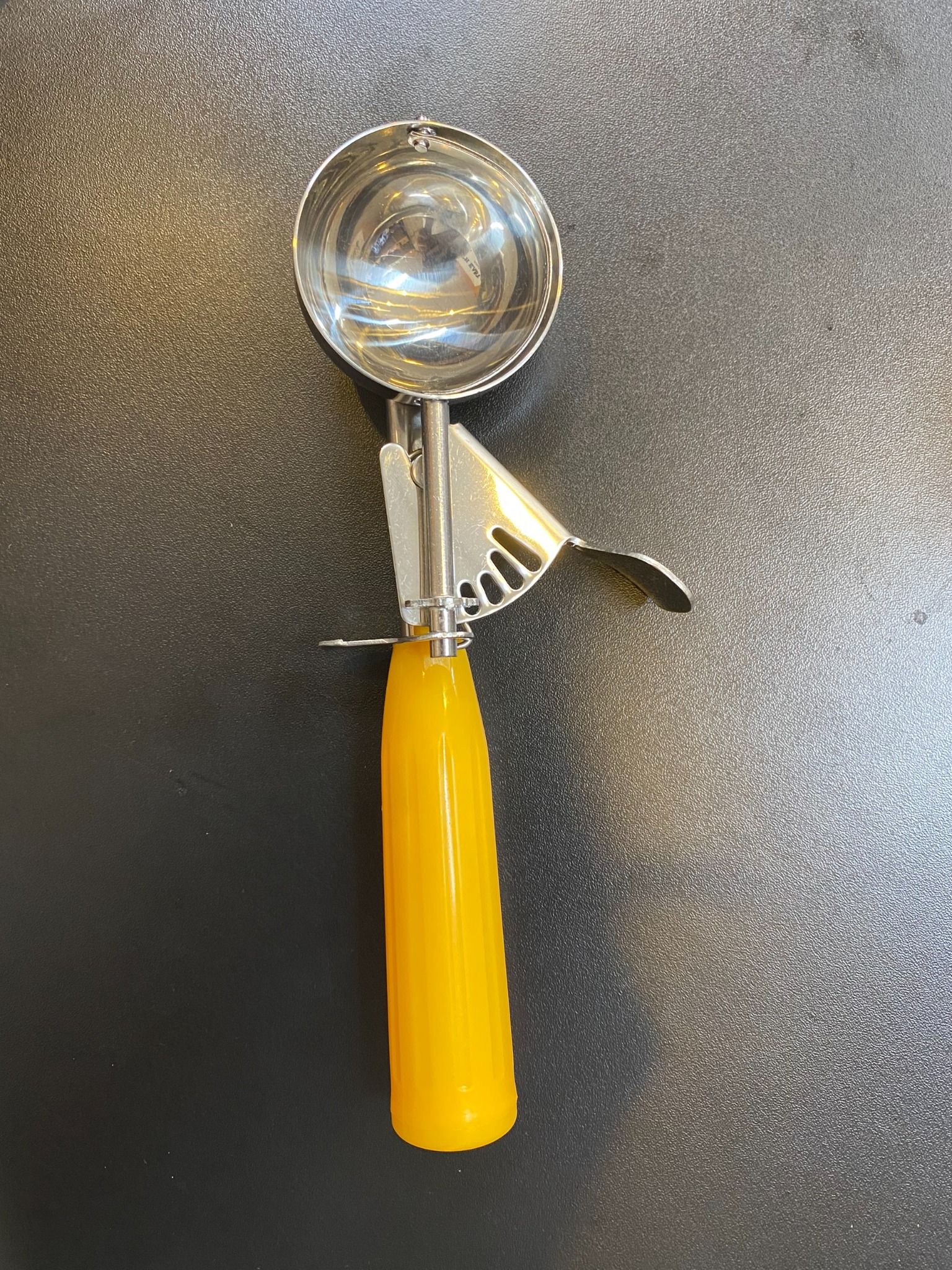 Múc kem INOX cán màu 20 cm