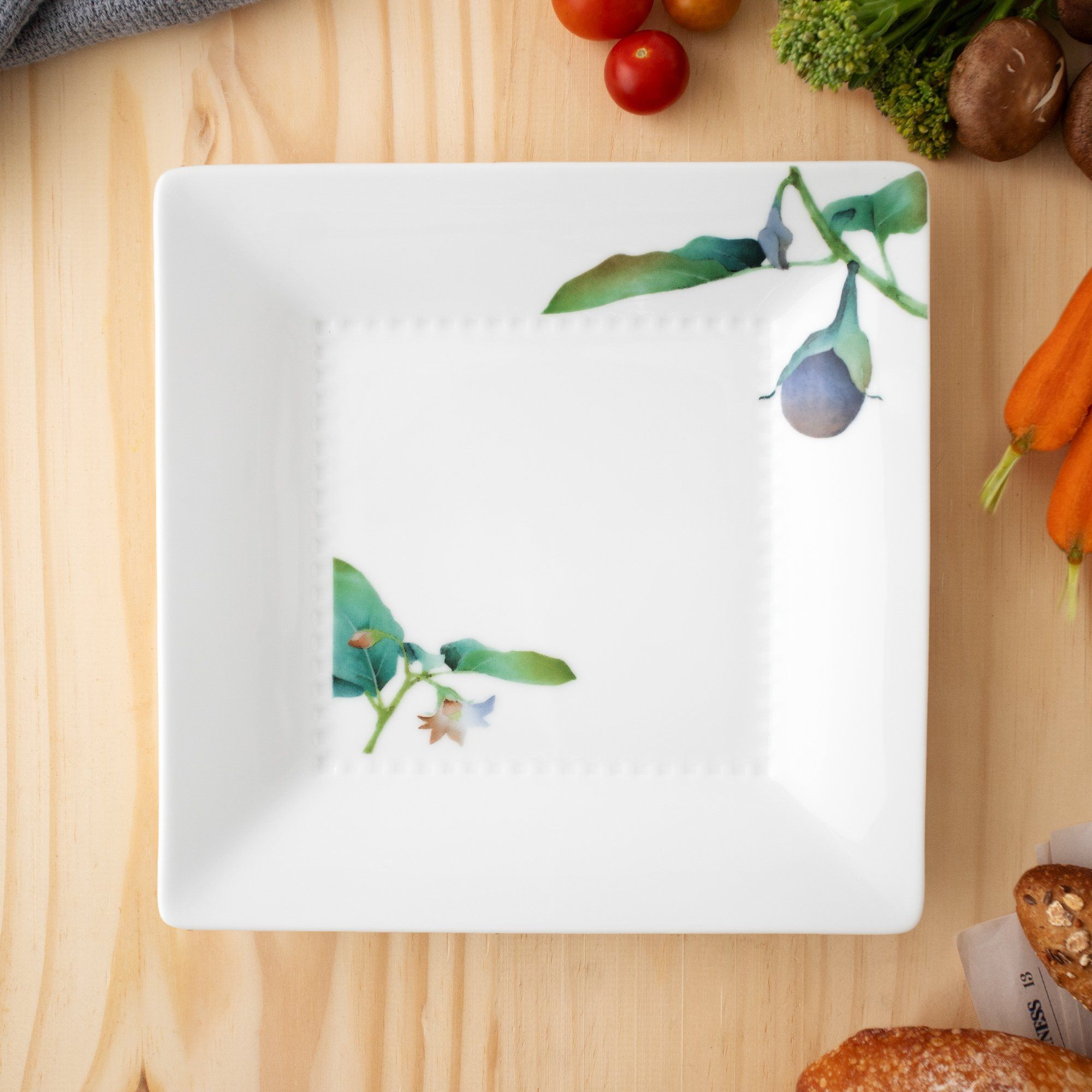 Đĩa vuông cỡ vừa cạnh dài 23,2cm (họa tiết cà tím) sứ trắng | Kyoka Shunsai 1620-5L - 94542