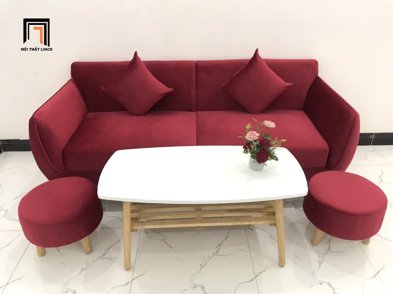 Ghế sofa văng dài 1m9 màu đỏ đô vải nhung cho không gian nhỏ