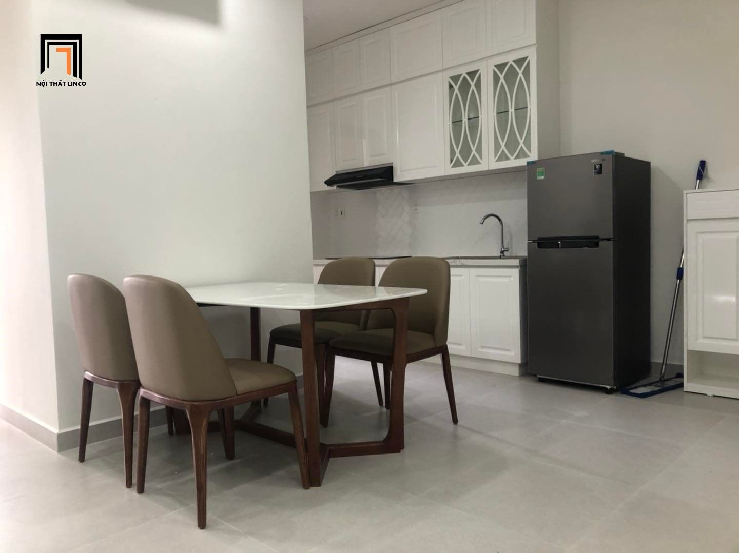 Bộ bàn ghế gỗ cao cấp 40-KH4-G13-B92vs10 ghế ngồi da Pu