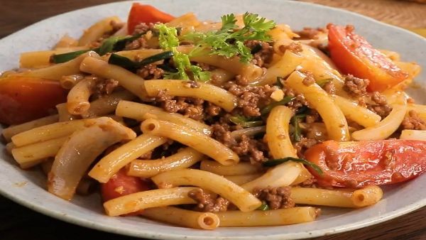 2 cách làm nui xào gà hấp dẫn ngon miệng dễ làm cho bữa sáng
