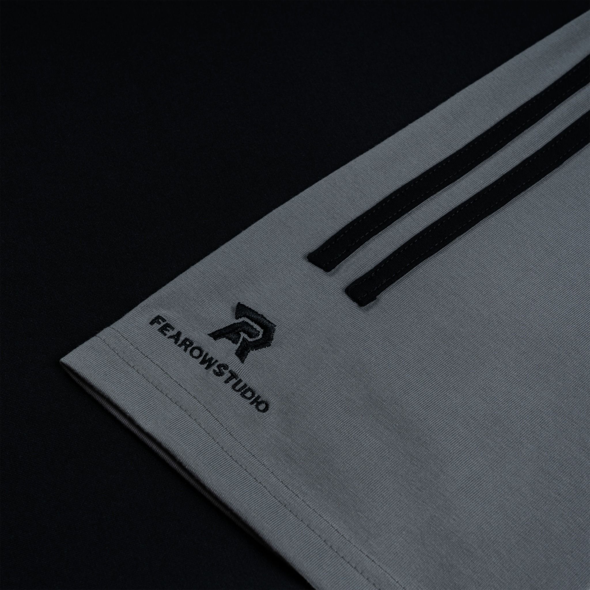 Fearow Raglan Basic Tee In / Black & Gray