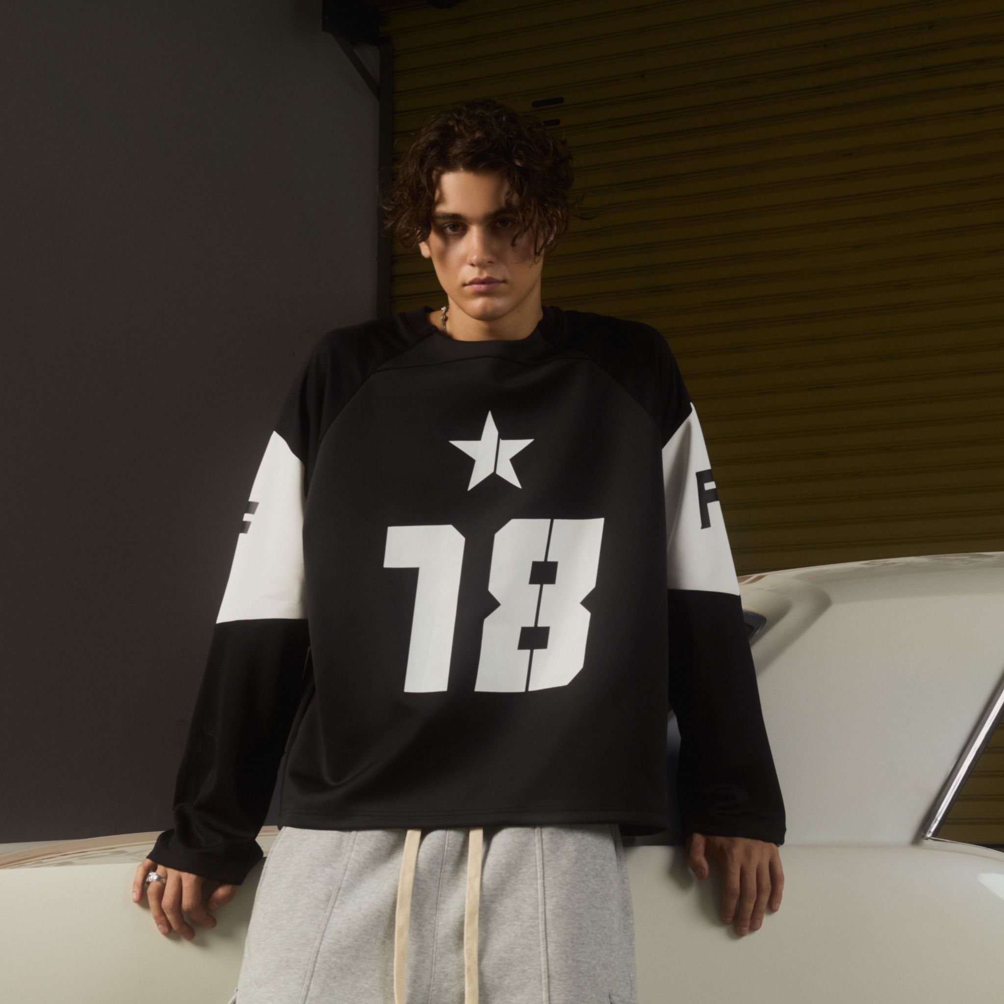 JS7 - MONOCHROME