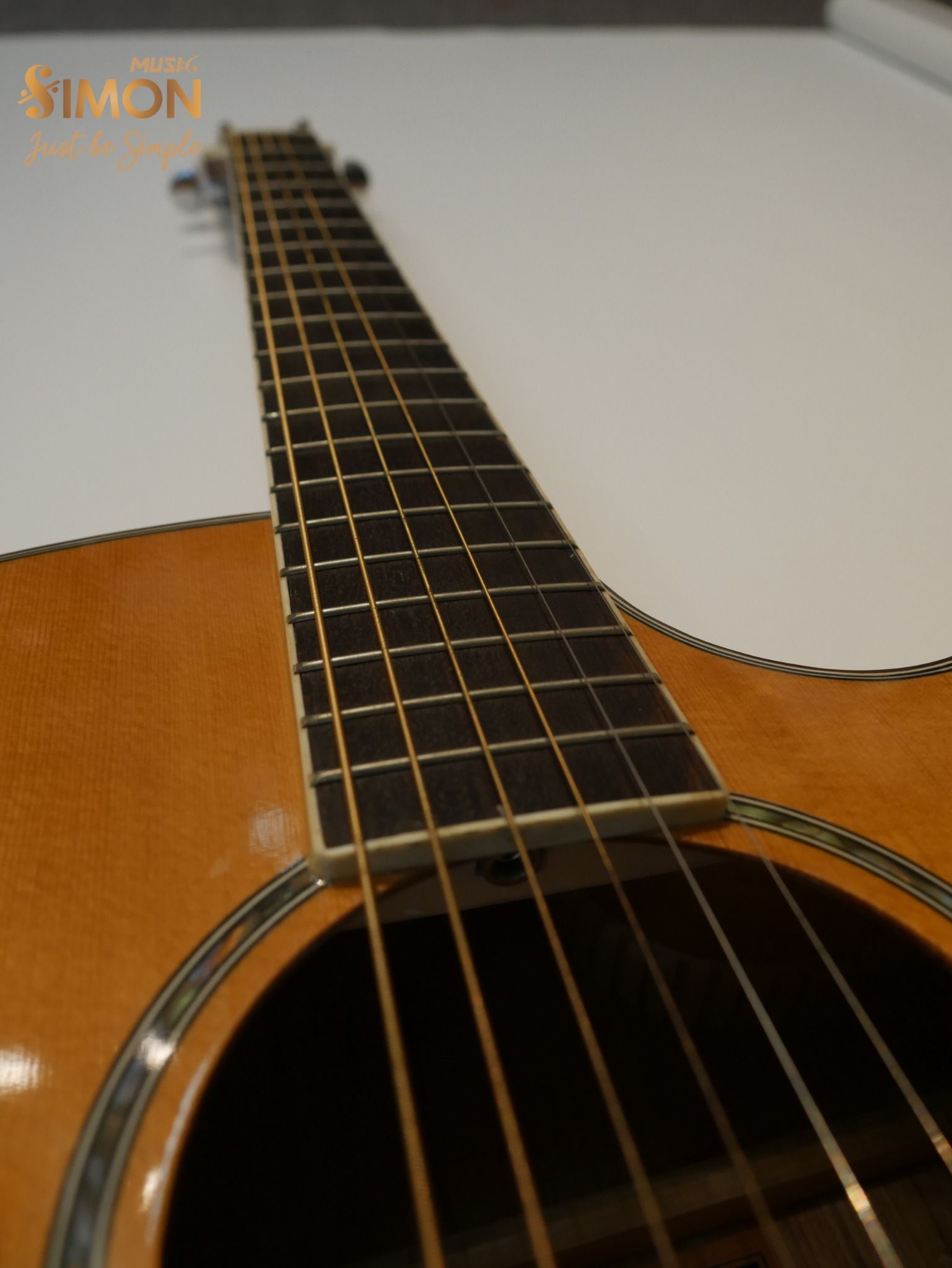 Đàn guitar acoustic Jean Larrivee
