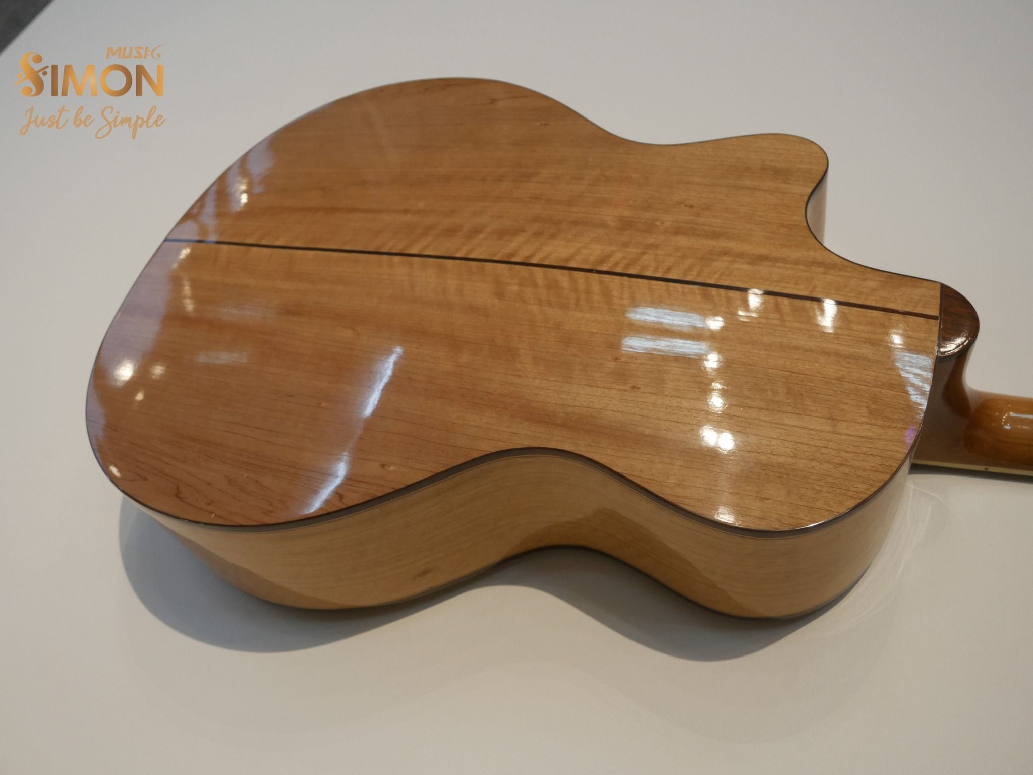 Đàn guitar acoustic Jean Larrivee