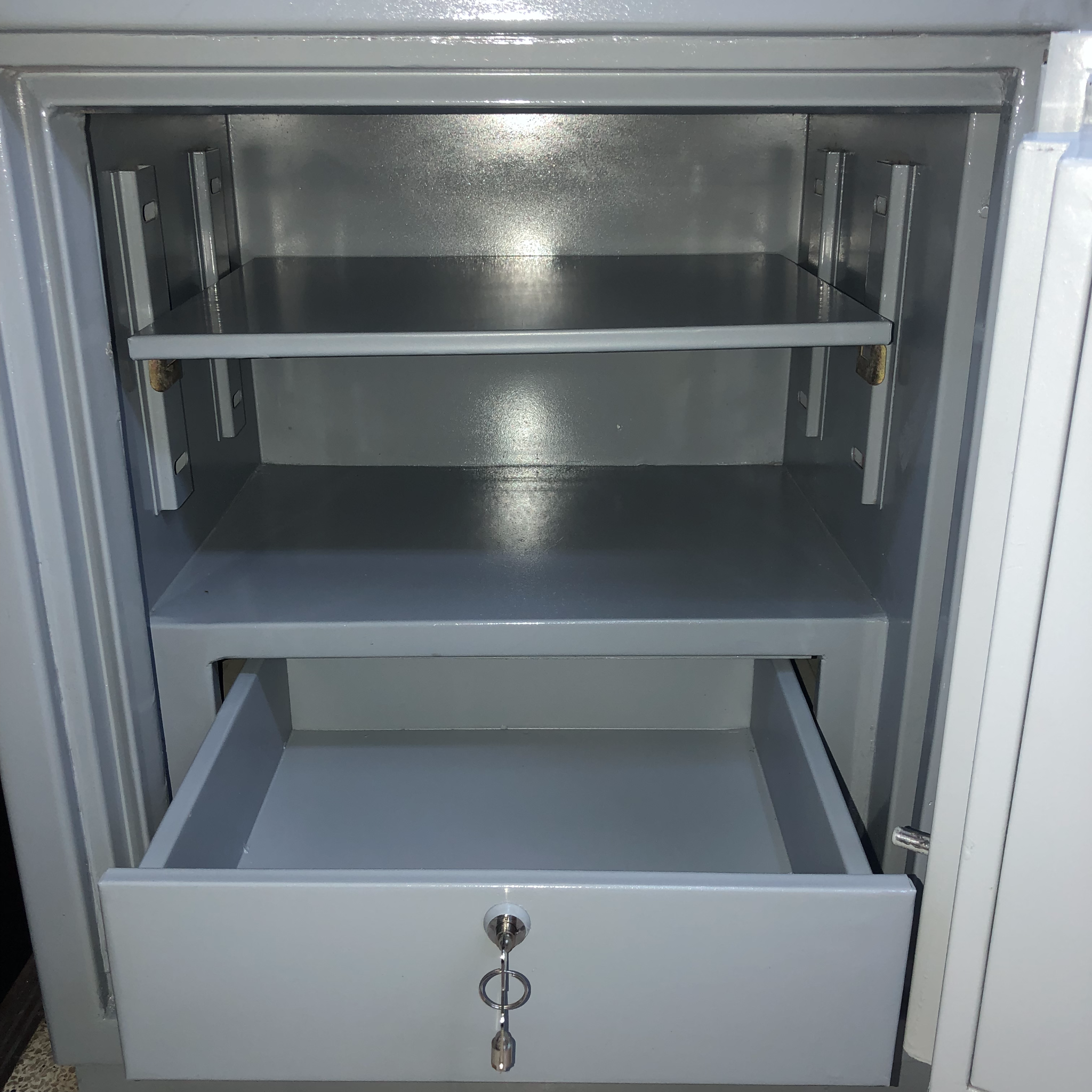 Két Sắt Cũ Ngân Hàng Siêu Nặng 330kg Cao 65cm Chống Cháy Cửa Thép Đặc Nguyên Khối