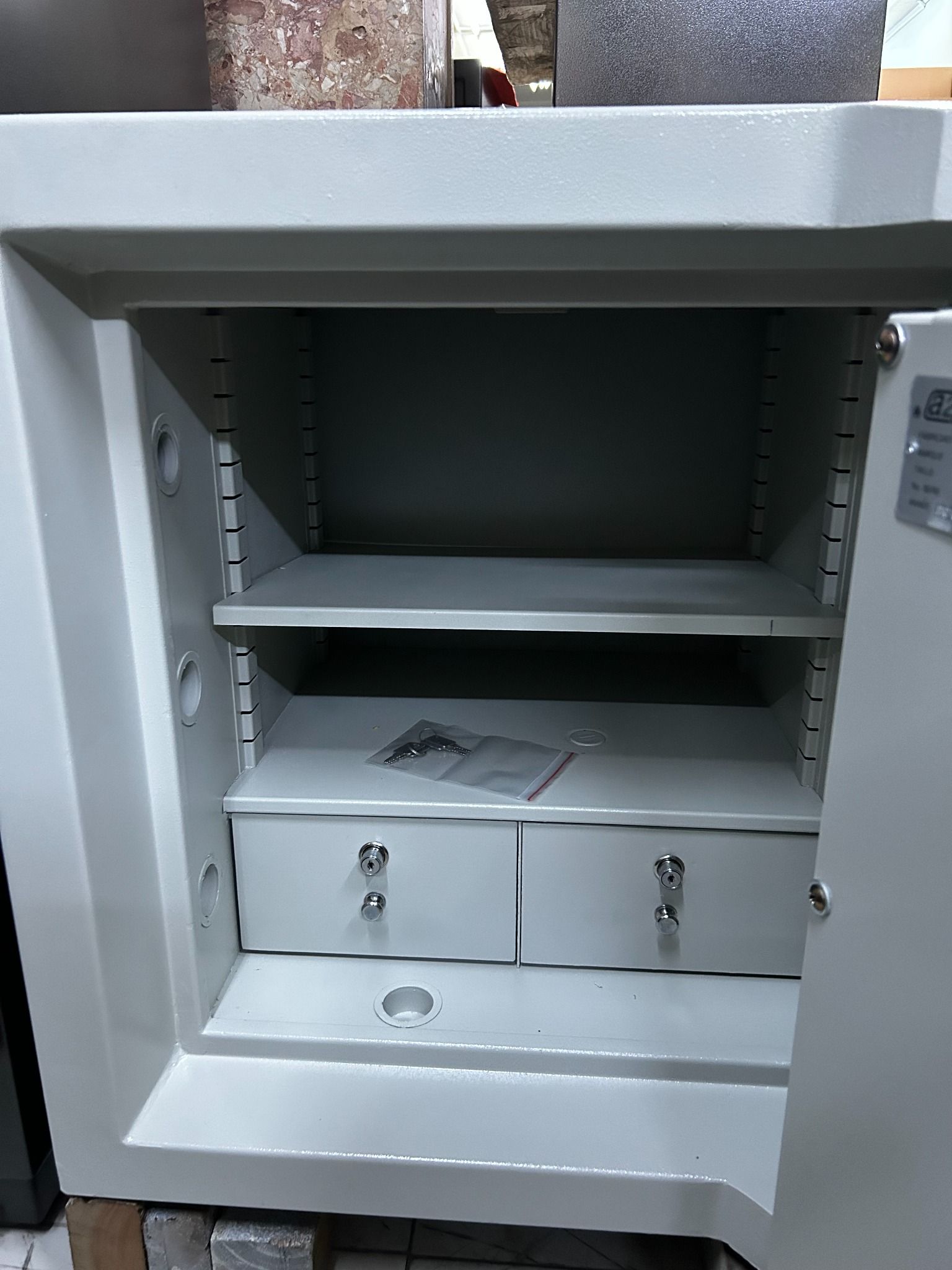 Két Sắt Chubb Safe Europa Grade V Size 2 chính hãng like new