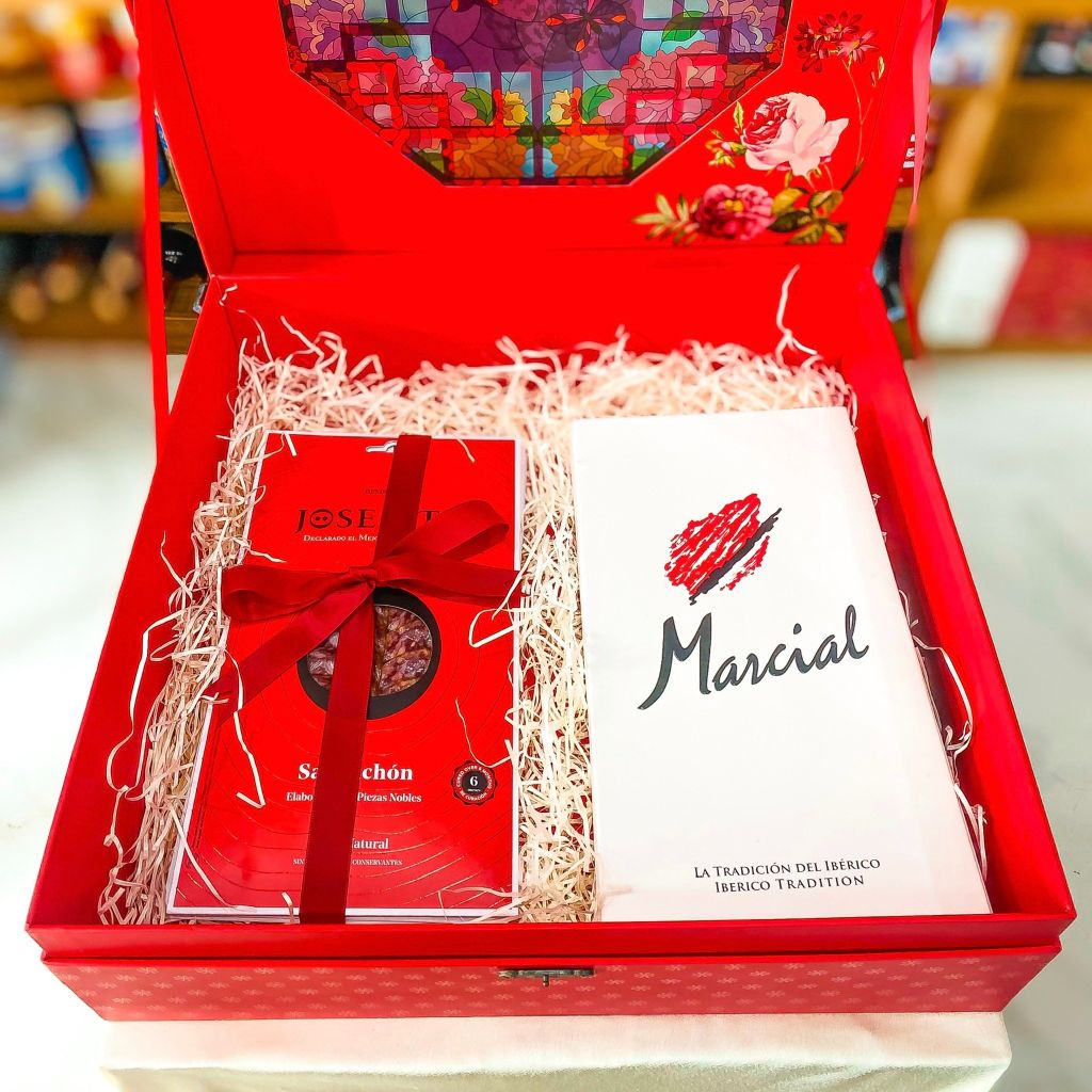 Gourmet Gift Box - Vỉ Heo Muối Iberico Marcial và Xúc Xích Salchichón Joselito 3320