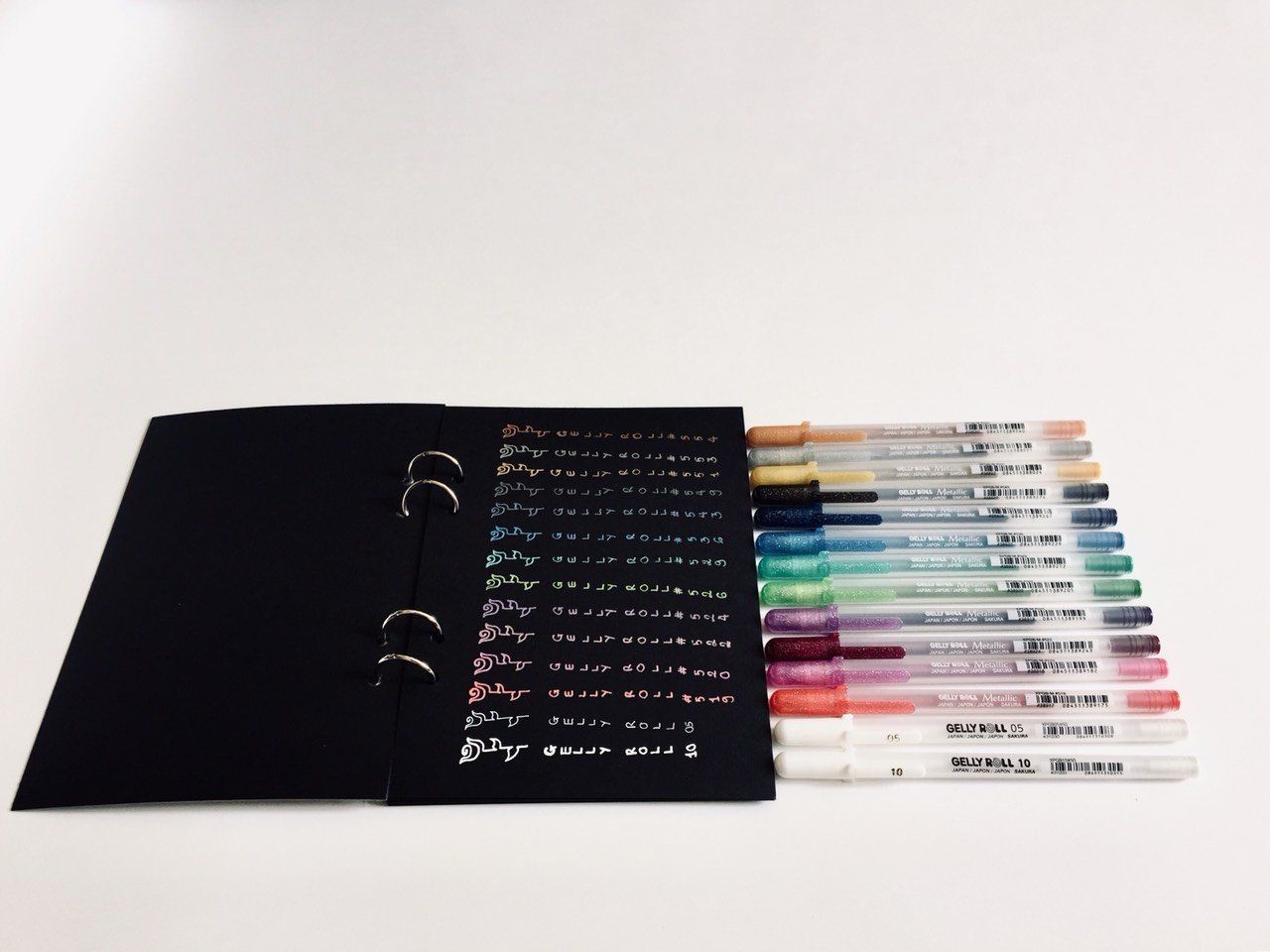40 tờ giấy mỹ thuật đen trơn 180 gsm (có thể refill Sổ Còng) 19x24 cm (xấp xỉ B5)
