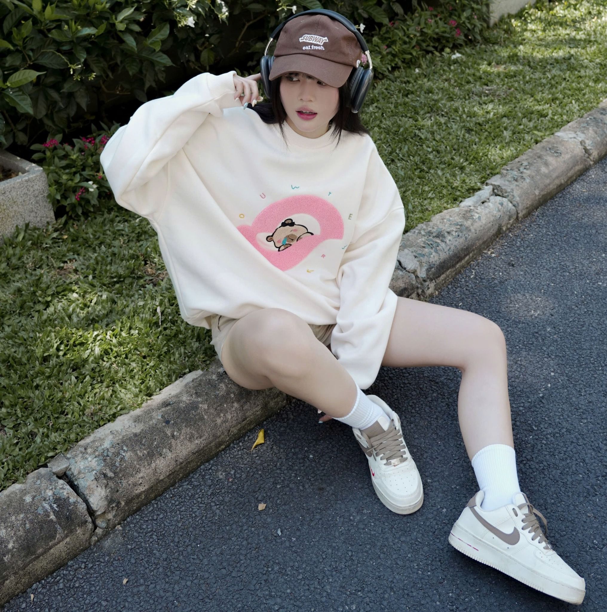 Áo Sweater Outerity Capybara Thêu Xù Nỉ Bông