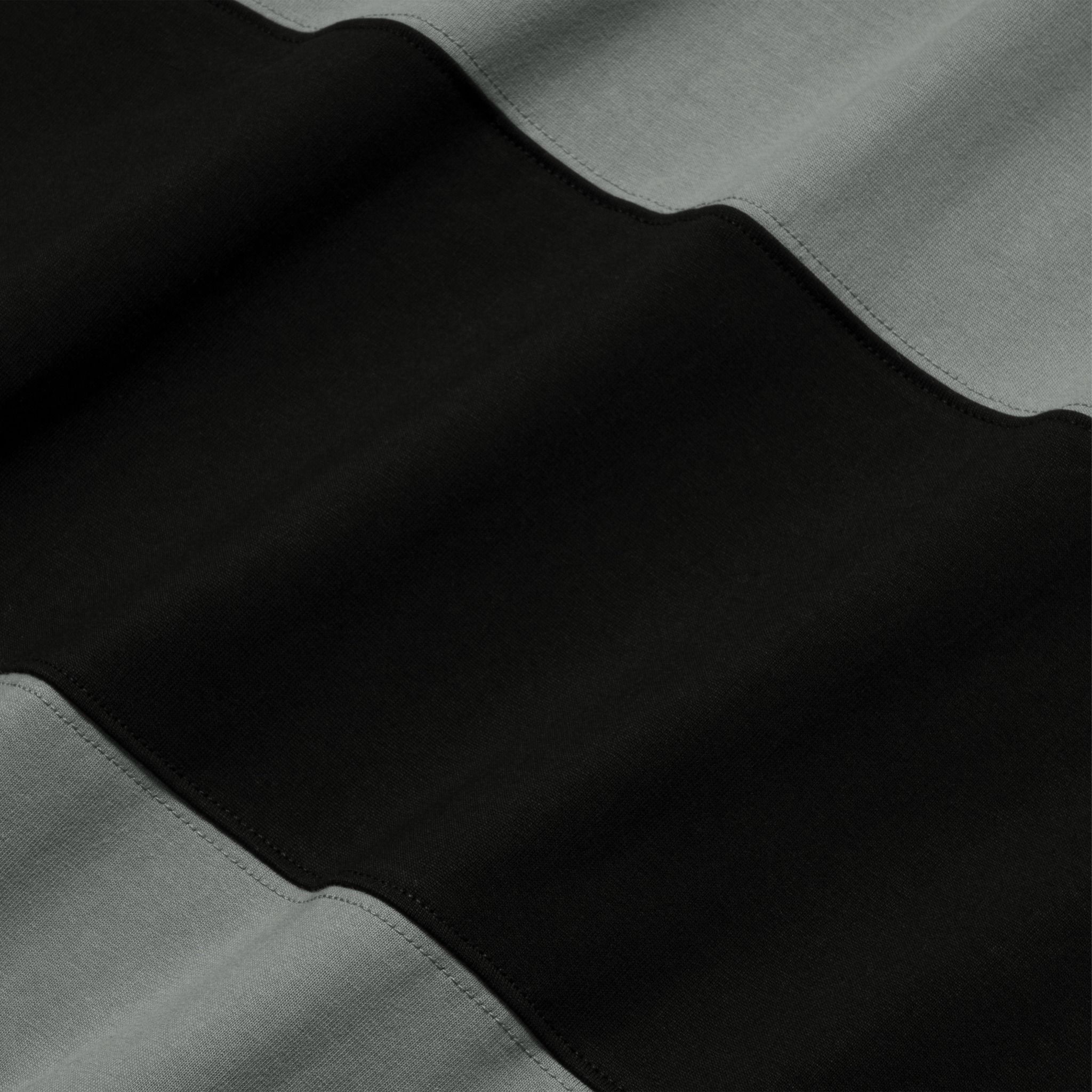CROSS CUT TEE / GREY - BLACK COLOR