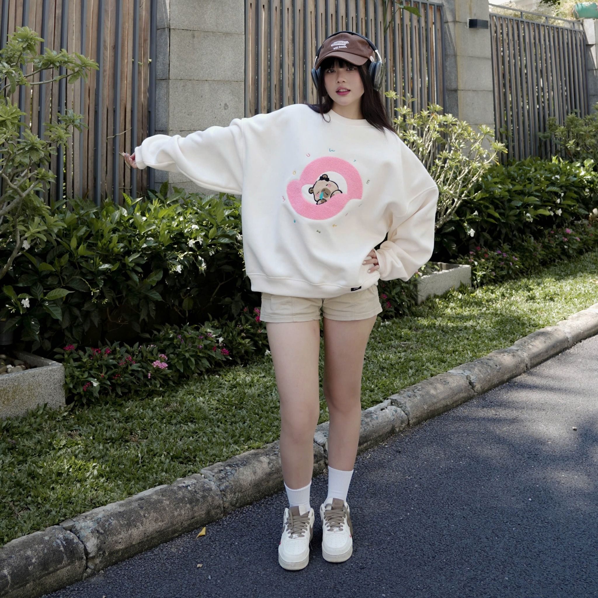 Áo Sweater Outerity Capybara Thêu Xù Nỉ Bông