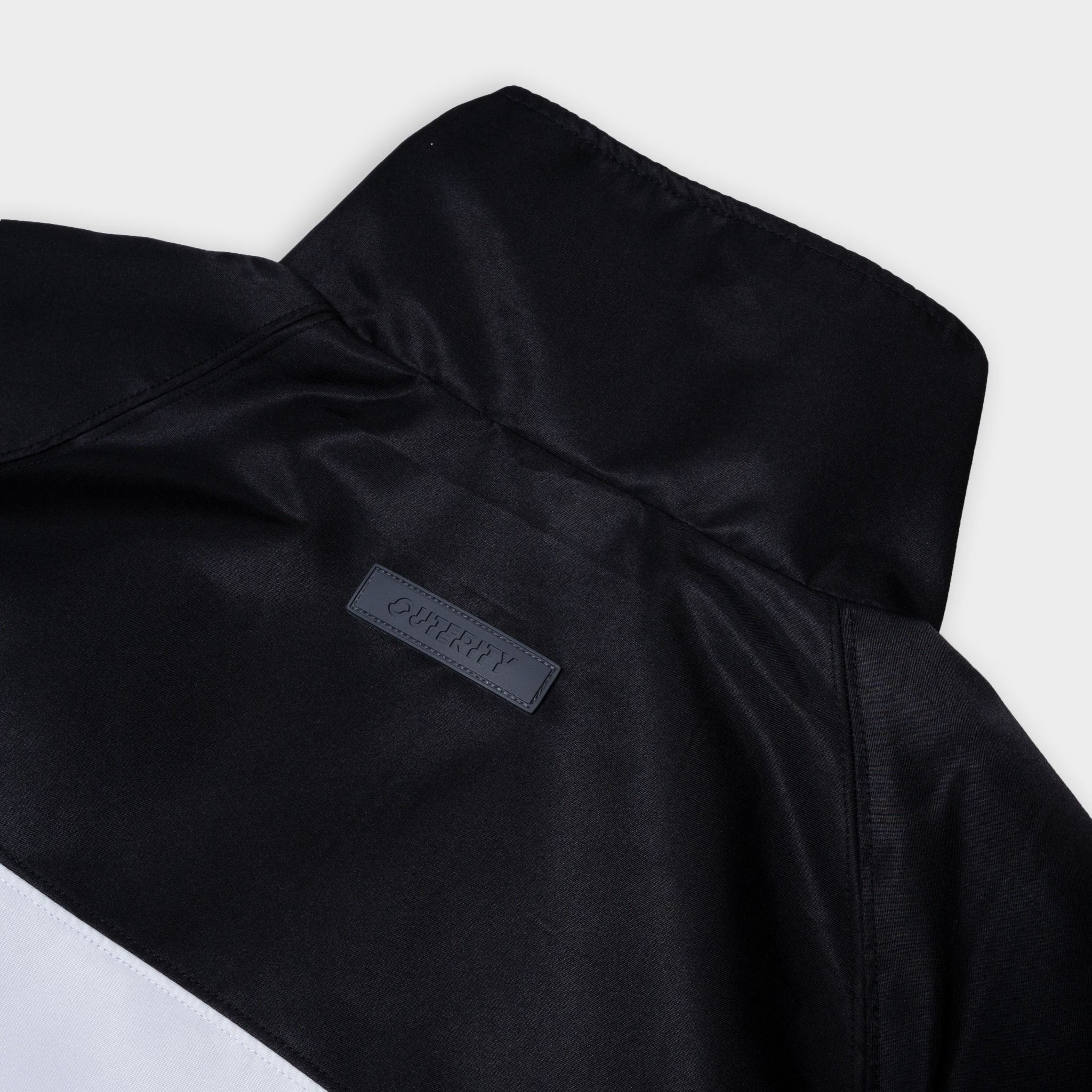 CROSS JACKET / BLACK & WHITE COLOR