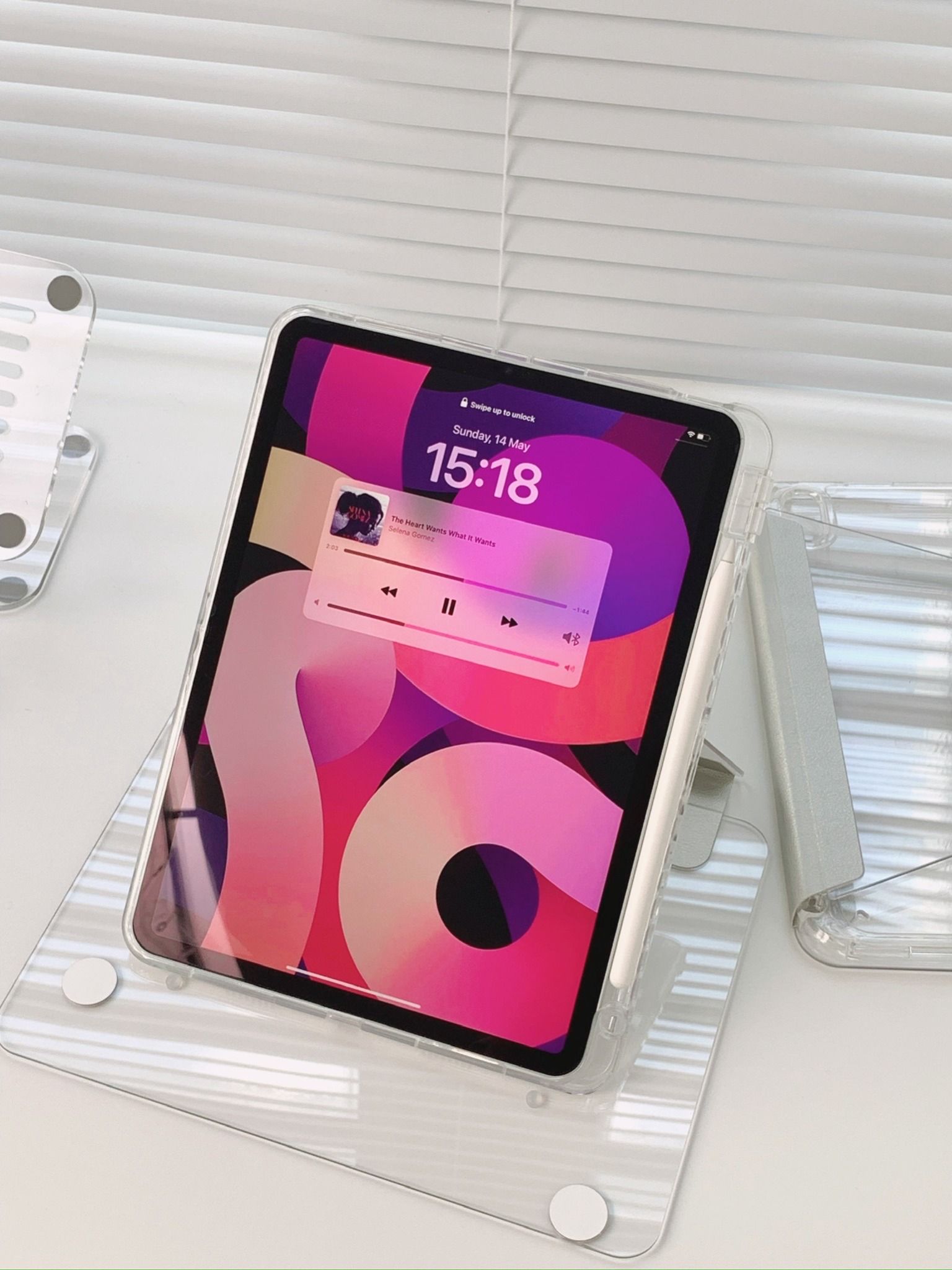 Bao da trong suốt xoay 360 Crystal Case by Meober - Có khe sạc bút, acrylic chống ố, cho iPad Gen 8/9/10 Air 4/5 Pro11