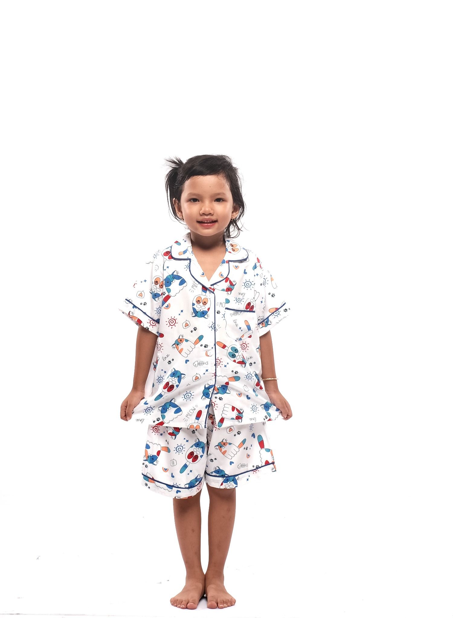 Q23112401-bộ ngắn rayon bé gái cổ tim, họa tiết động vật