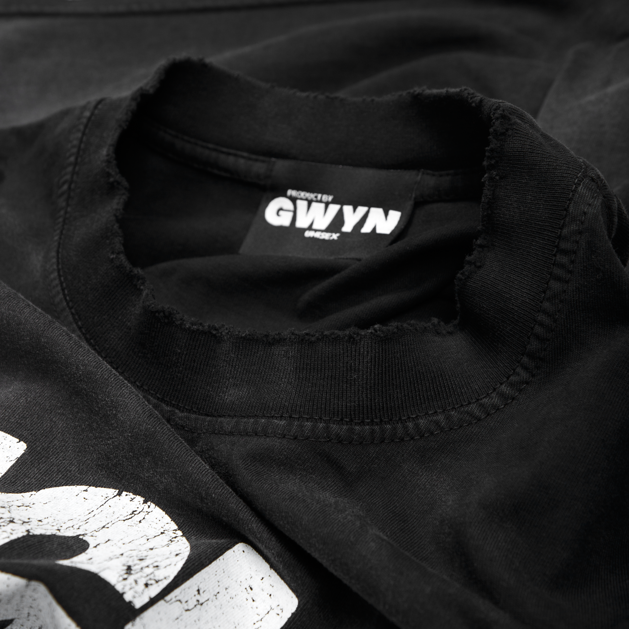 GWYN PRINTED DISTRESSED T-SHIRT/ BLACK