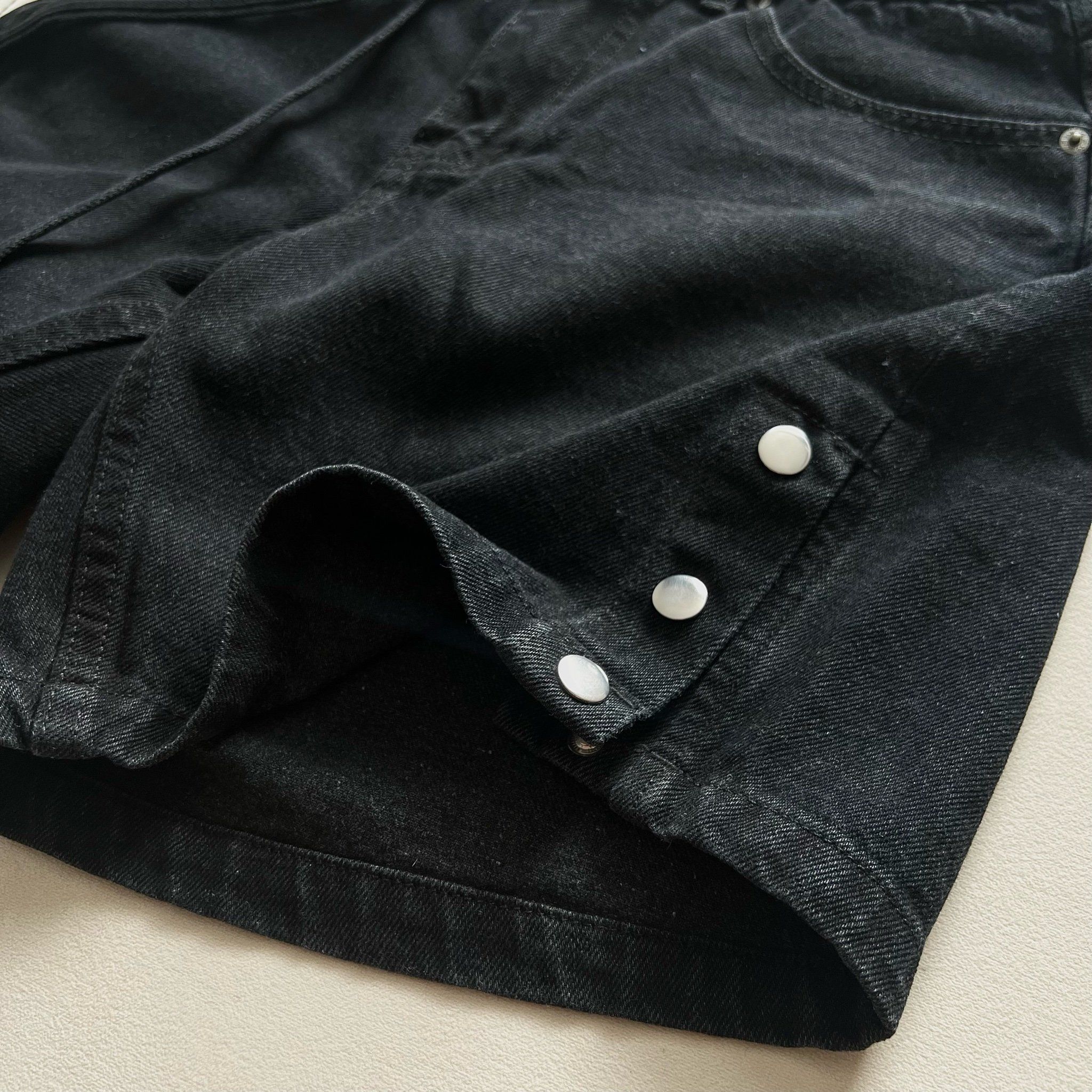 Snap Button Wide Leg Denim Shorts - Black